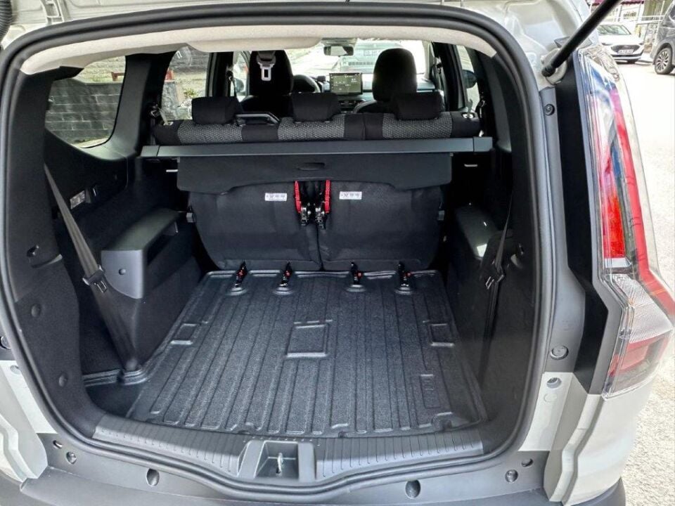 Dacia Jogger 7 Koltuk 2022-2026 Siyah 3D Kauçuk Kokusuz Bagaj Havuzu