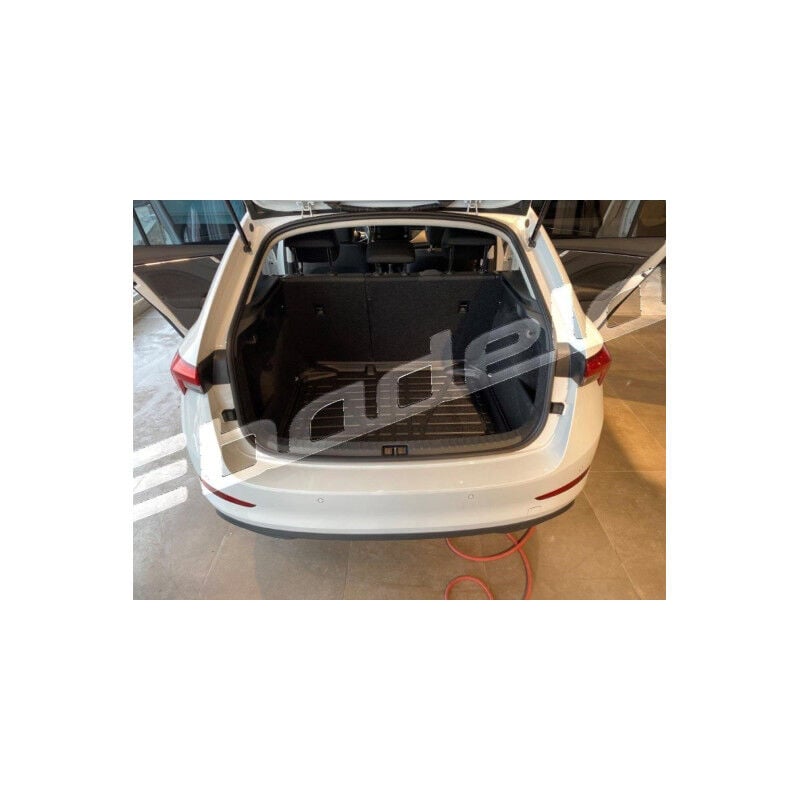 Skoda Scala Hatchback 2020-2026 Siyah 3D Kauçuk Kokusuz Bagaj Havuzu