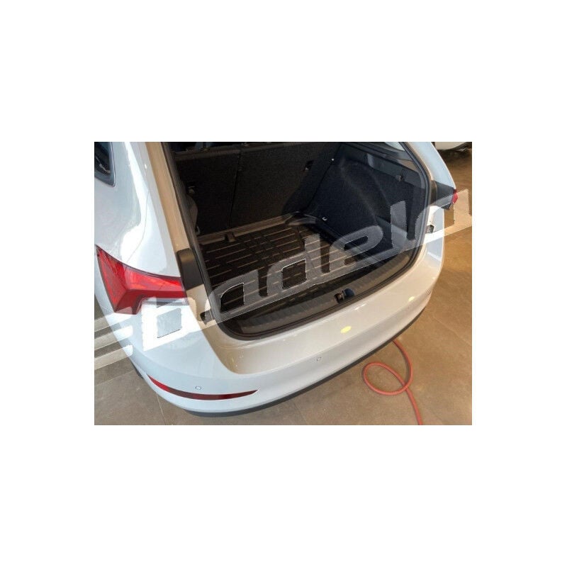 Skoda Scala Hatchback 2020-2024 Siyah 3D Kauçuk Kokusuz Bagaj Havuzu