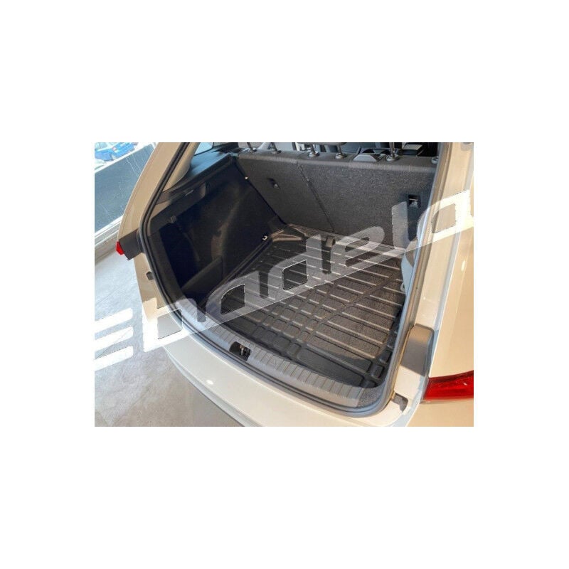 Skoda Scala Hatchback 2020-2024 Siyah 3D Kauçuk Kokusuz Bagaj Havuzu