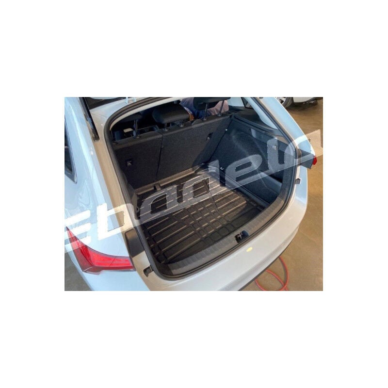 Skoda Scala Hatchback 2020-2024 Siyah 3D Kauçuk Kokusuz Bagaj Havuzu