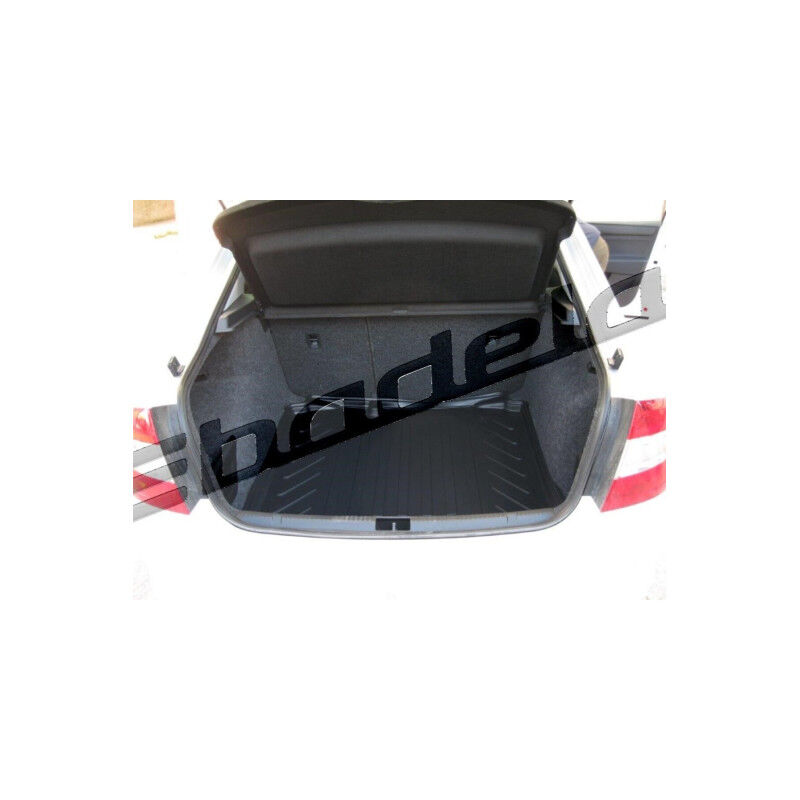 Skoda Rapid Sedan 2013-2018 Siyah 3D Kauçuk Kokusuz Bagaj Havuzu