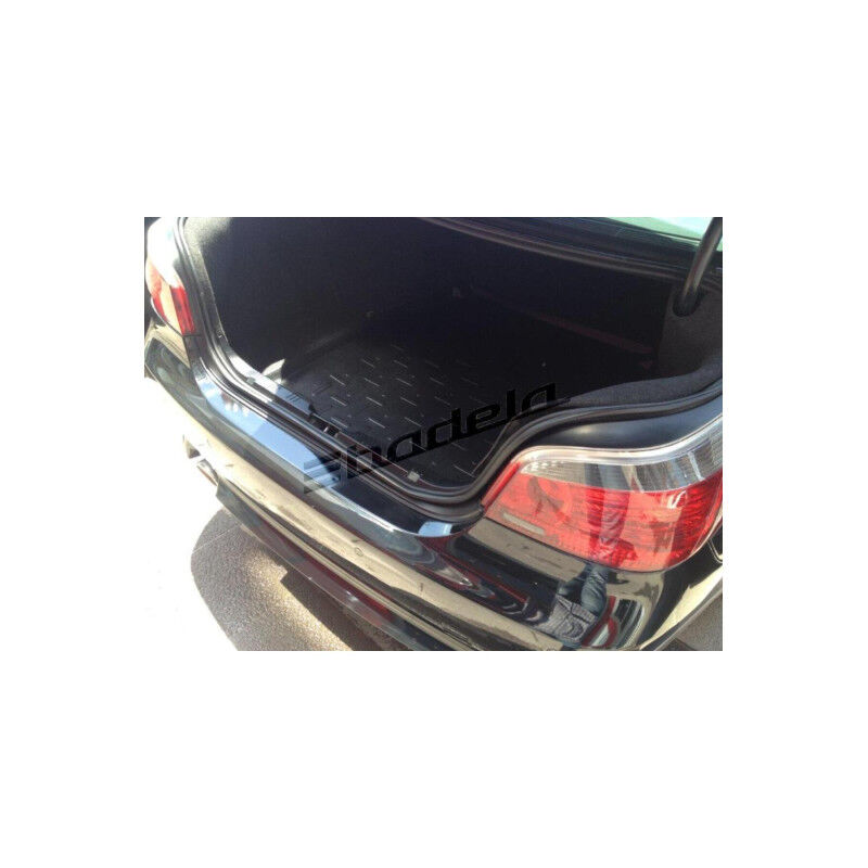 BMW 5 Serisi Sedan 2003-2010 Siyah 3D Kauçuk Kokusuz Bagaj Havuzu