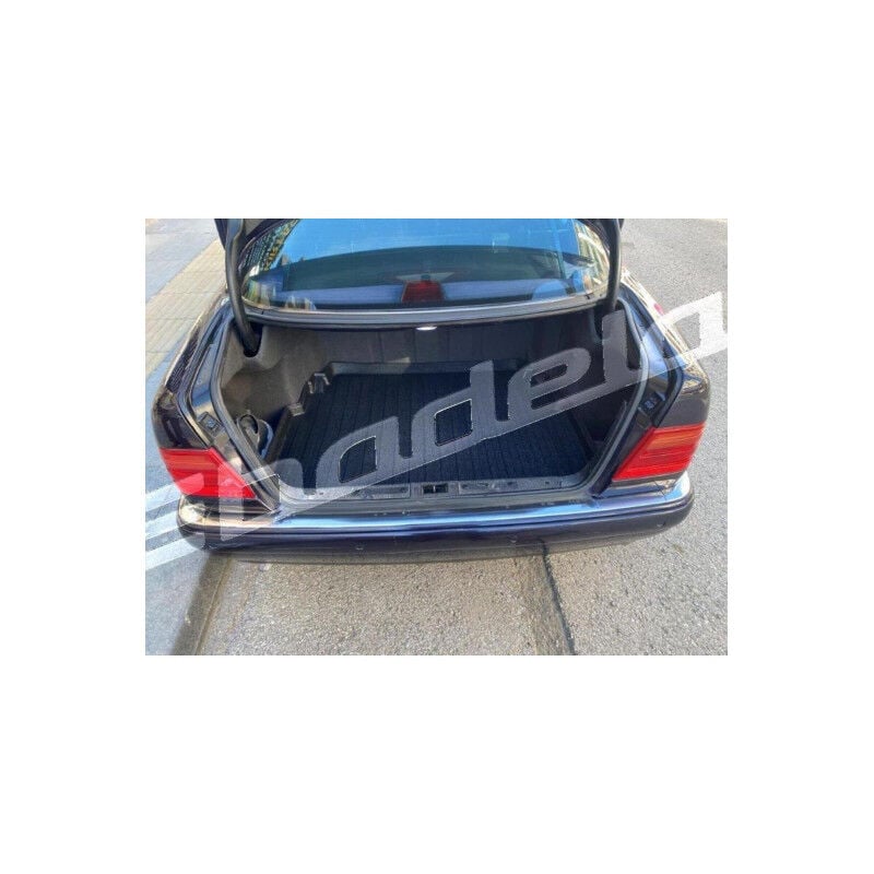 Mercedes E Serisi W210 1996-2001 Siyah 3D Kauçuk Kokusuz Bagaj Havuzu