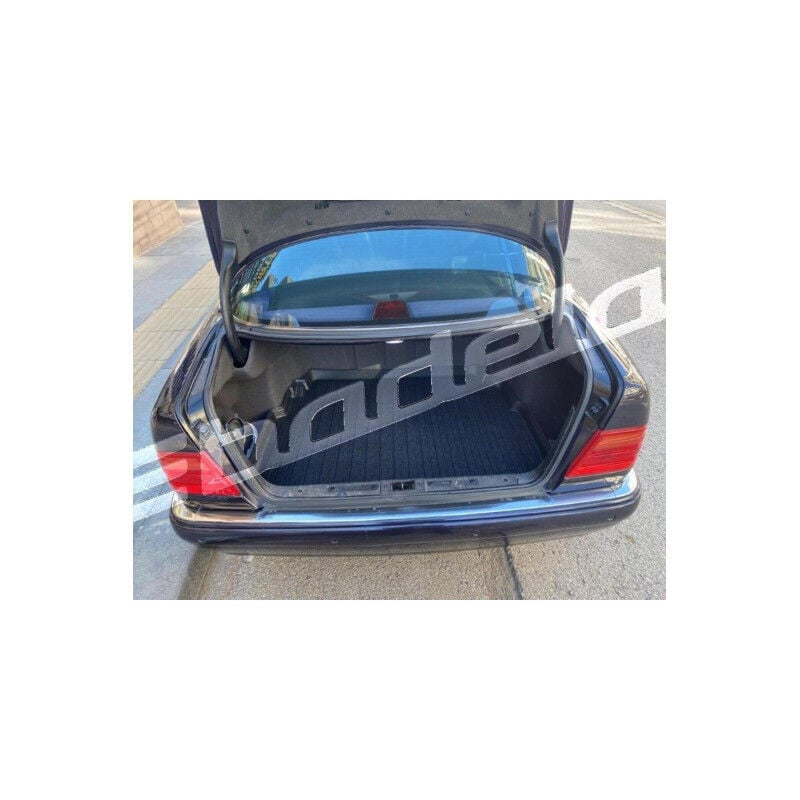 Mercedes E Serisi W210 1996-2001 Siyah 3D Kauçuk Kokusuz Bagaj Havuzu