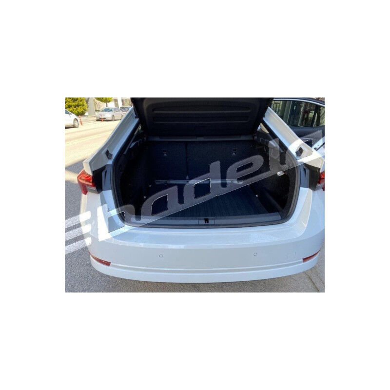 Skoda Octavia Sedan 2020-2026 Siyah 3D Kauçuk Kokusuz Bagaj Havuzu